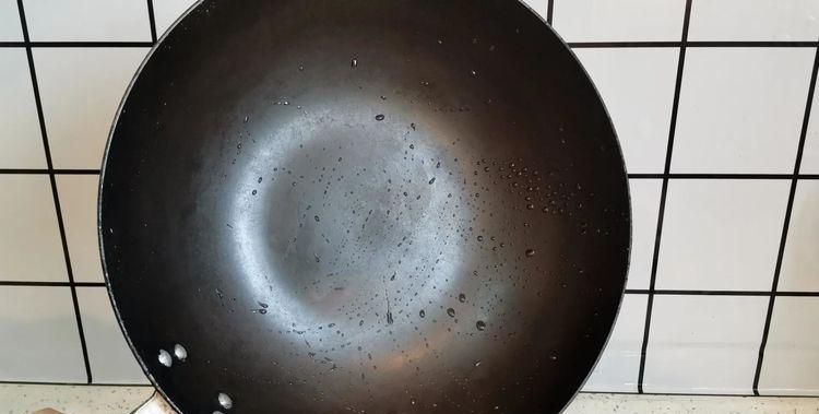 不粘炒锅锅内黑垢怎么去除