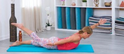 ​简易蝗虫式瑜伽动作要领（每天一个瑜伽动作）