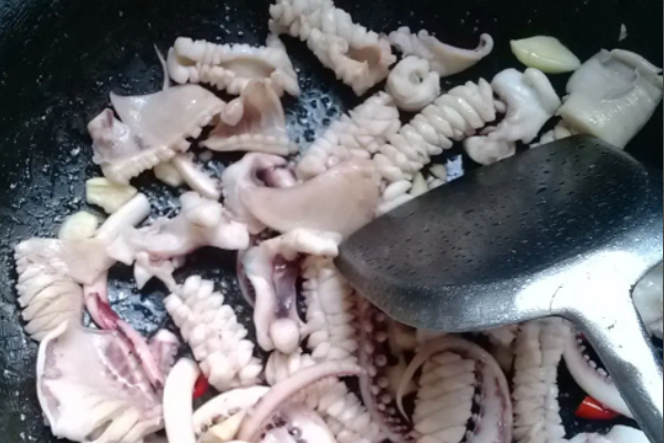 鱿鱼怎么做好吃,鱿鱼的做法最简单最好吃图18