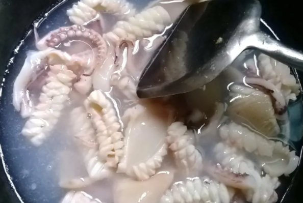 鱿鱼怎么做好吃,鱿鱼的做法最简单最好吃图17