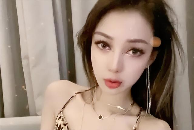 网红郭美美到底是个什么人(郭美美的荒谬人生)(7)