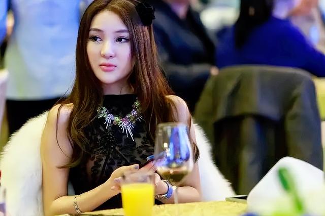 网红郭美美到底是个什么人(郭美美的荒谬人生)(12)