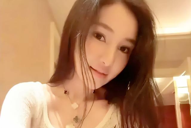 网红郭美美到底是个什么人(郭美美的荒谬人生)(9)