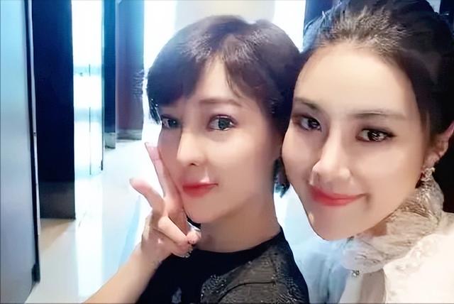 网红郭美美到底是个什么人(郭美美的荒谬人生)(4)