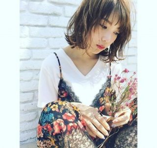 ​齐下巴短发烫发(齐下巴短发怎么烫好看)