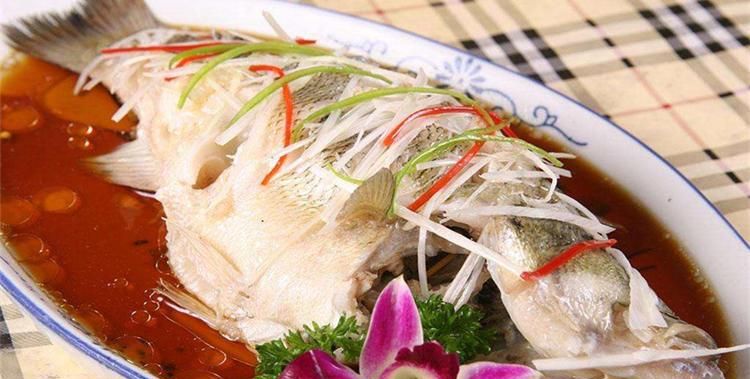 手足口病可以吃清蒸鲈鱼吗