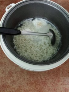 ​学煮面学费一般多少钱，我想学煮面，万卅五桥的电报路牛肉面馆要五仟的学费