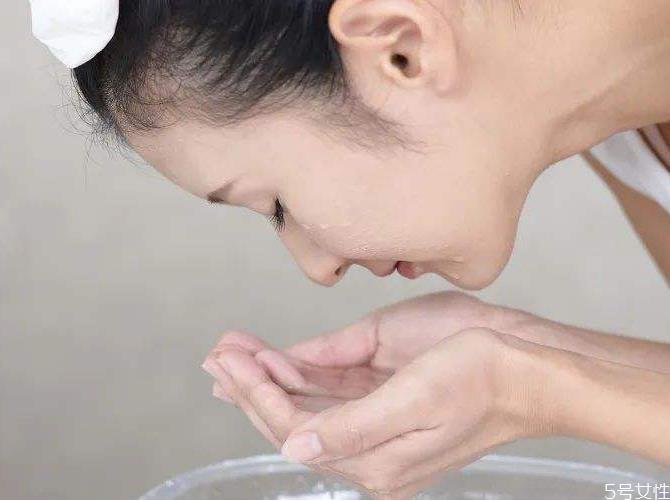 白米醋可以用来洗脸吗 白米醋和白醋洗脸哪个好 白米醋可以用来洗脸吗 白米醋和白醋洗脸哪个好