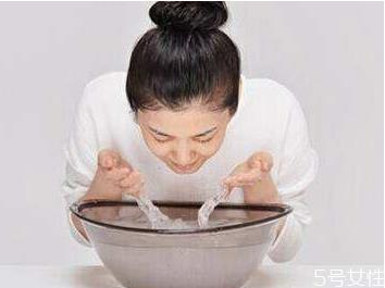 白米醋可以用来洗脸吗 白米醋和白醋洗脸哪个好 白米醋可以用来洗脸吗 白米醋和白醋洗脸哪个好