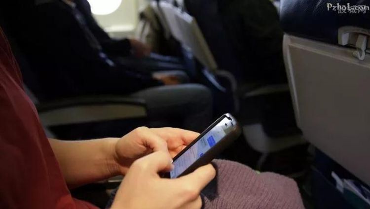 坐飞机可以用手机听歌吗